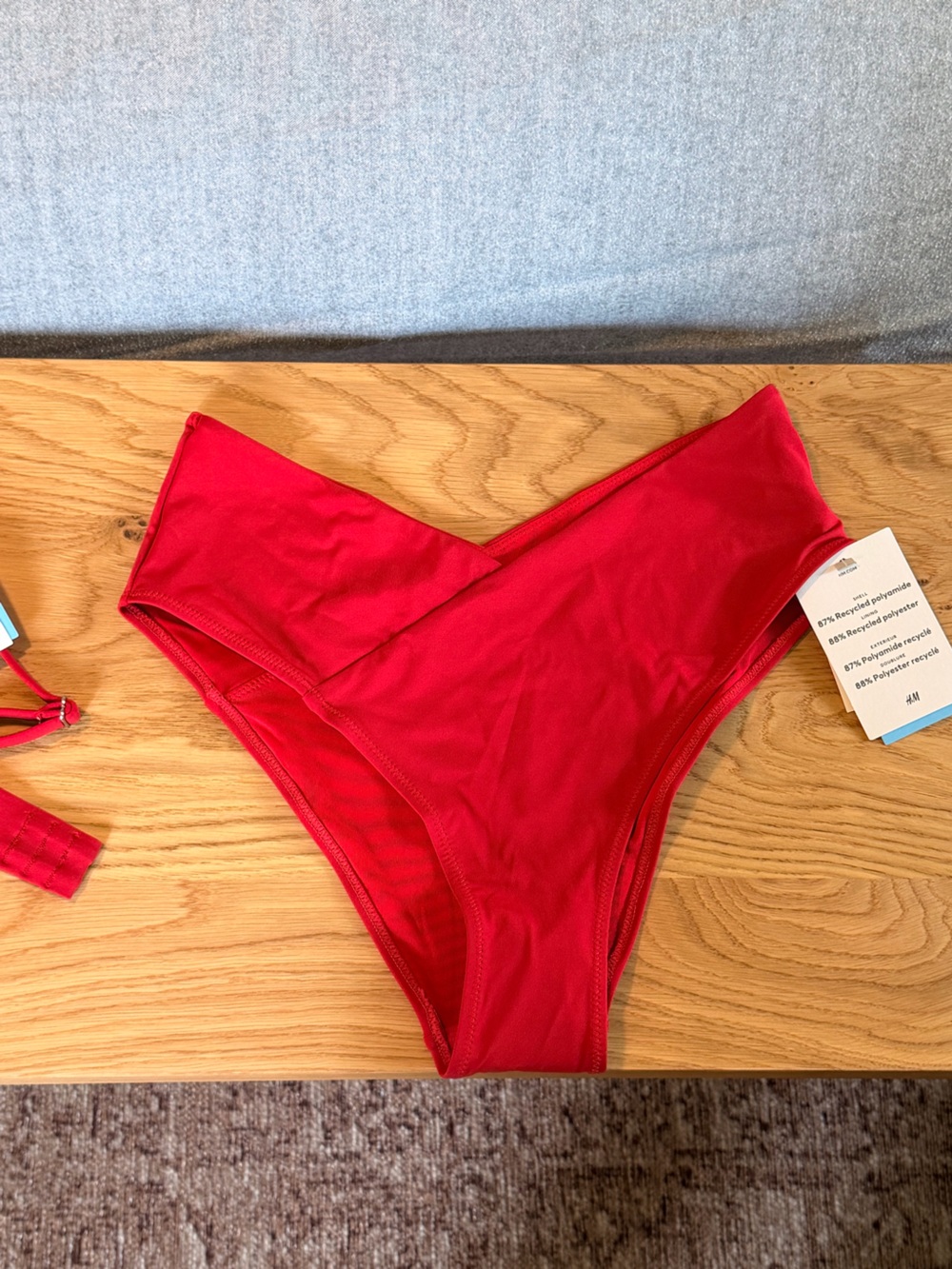 NWT H&M Red Ruffled Underwire Bra - Picture 3 of 4